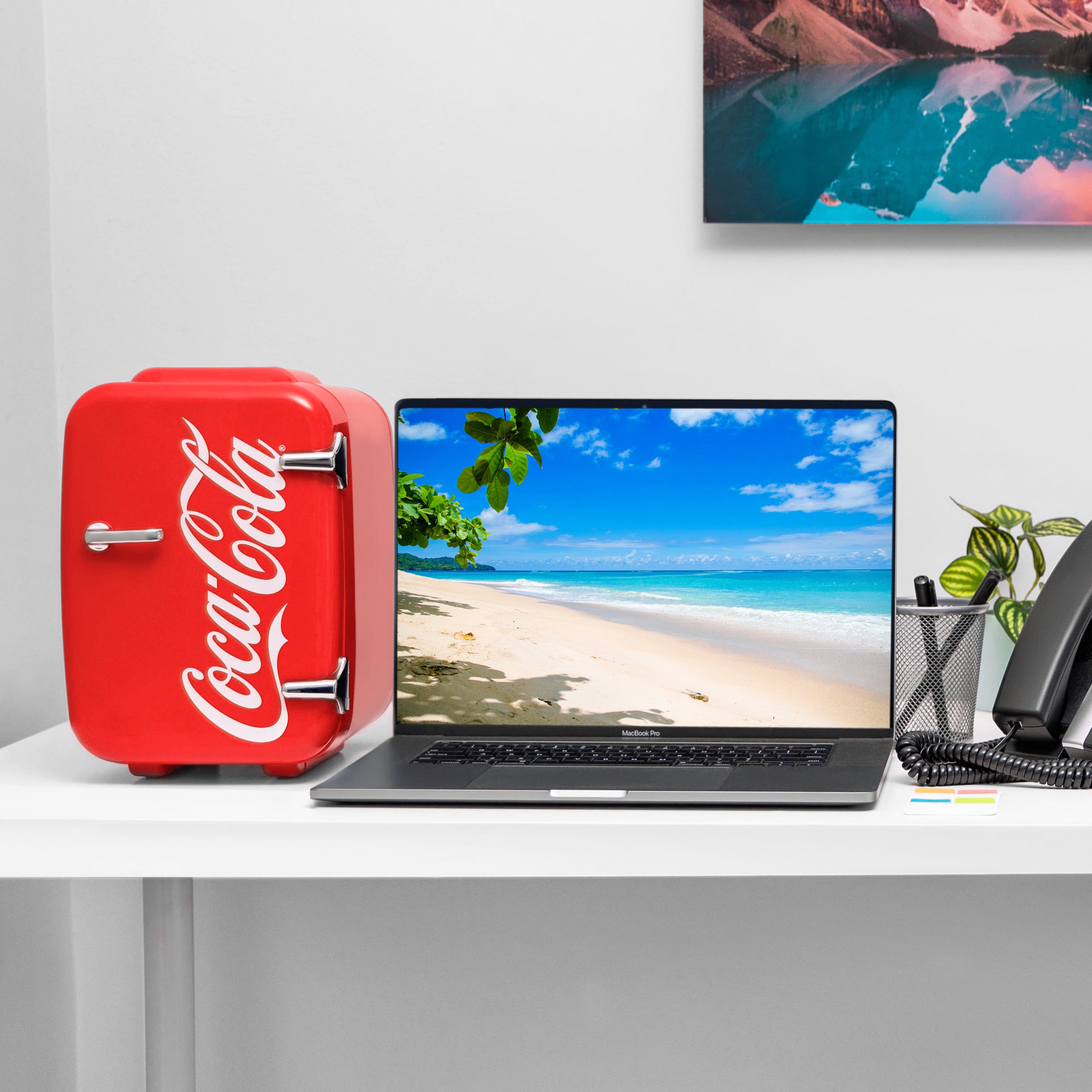 Coca-Cola Vintage Chic 4 Liter Red Mini Fridge for Dorm