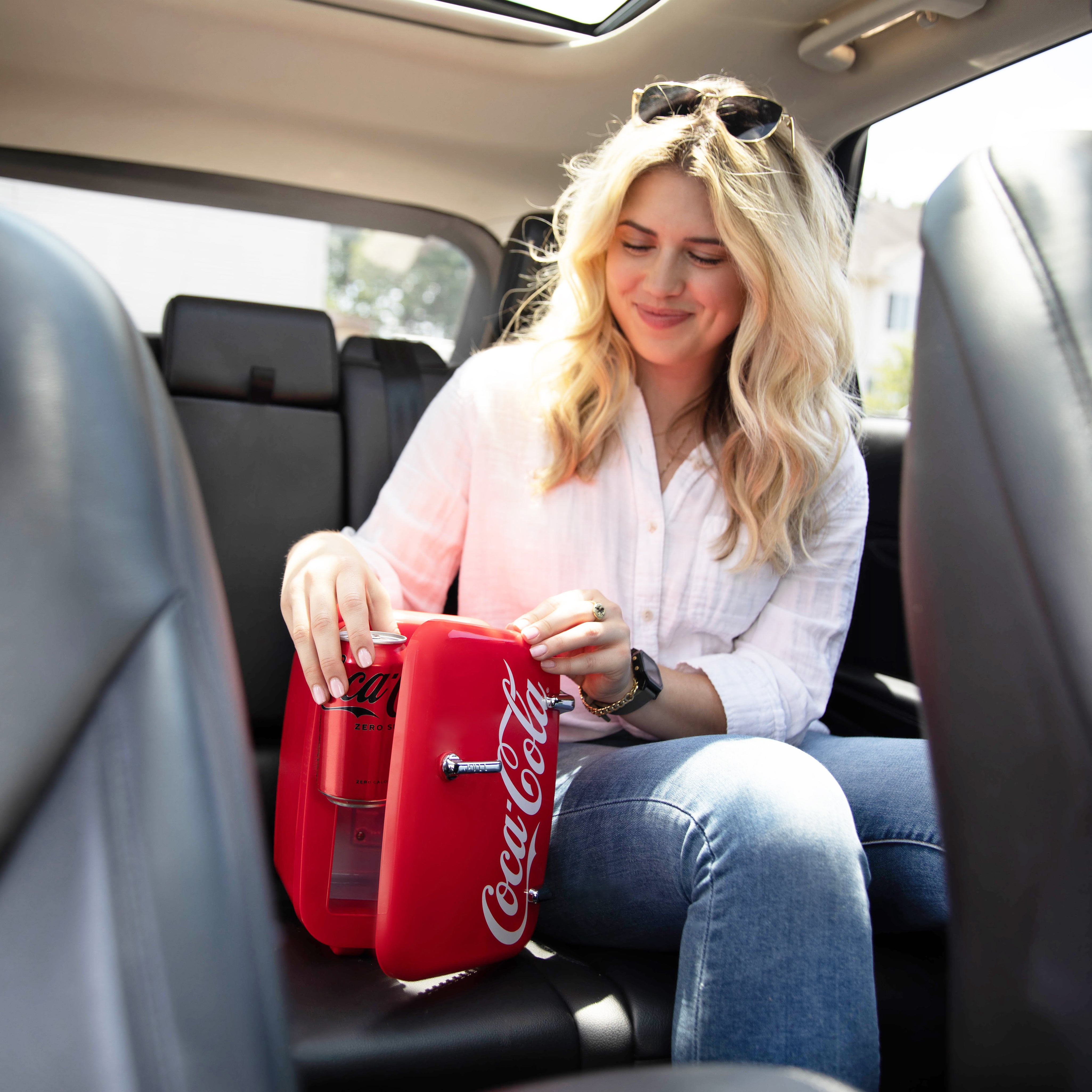 Coca-Cola Vintage Chic 4 Liter Red Skincare Mini Fridge